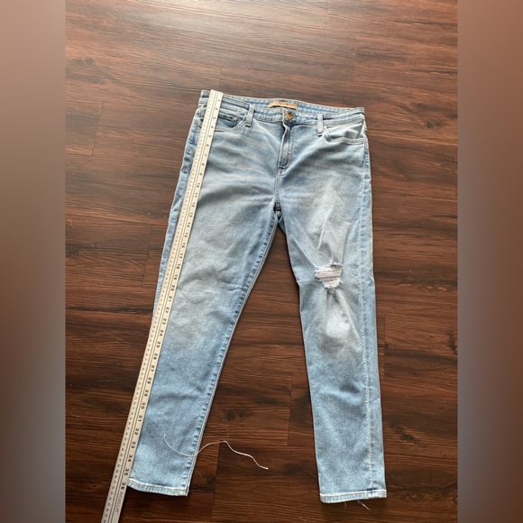 Joe's Flawless The Icon Mid Rise Skinny Crop. Size 33 - Picture 7 of 9